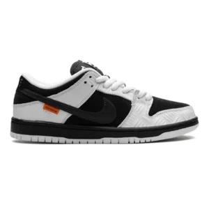 Nike x SB Dunk Low TIGHTBOOTH